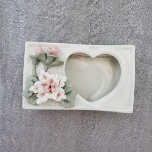 VTG Heart Shaped Porcelain Photo Frame Floral Pink White Lotus Design Desk Decor